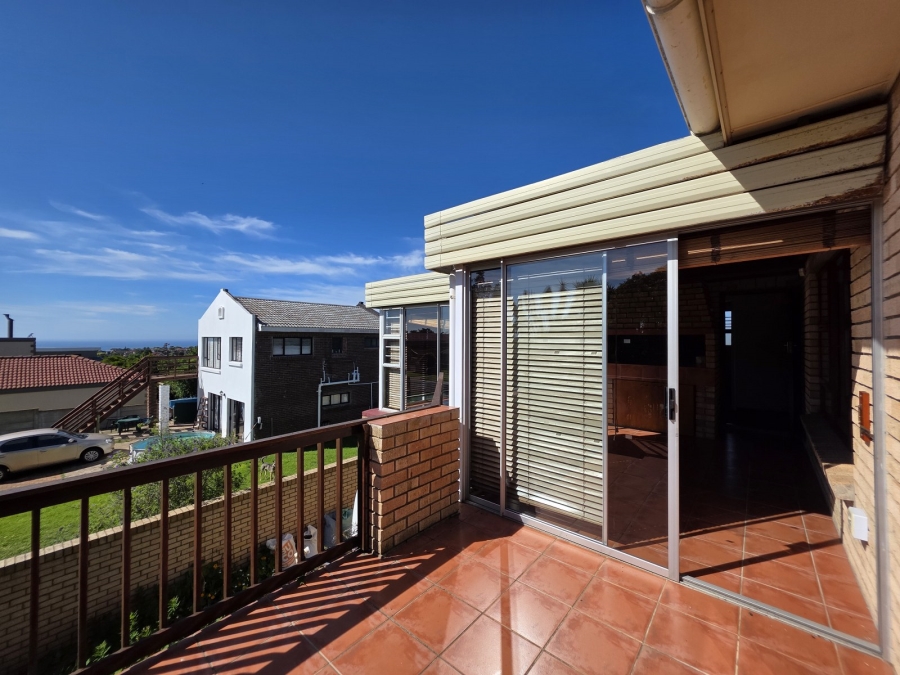 4 Bedroom Property for Sale in Wavecrest Eastern Cape